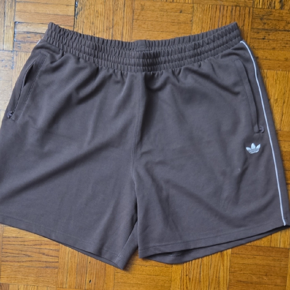 2xl Adidas Dark Brown Shorts with Logo